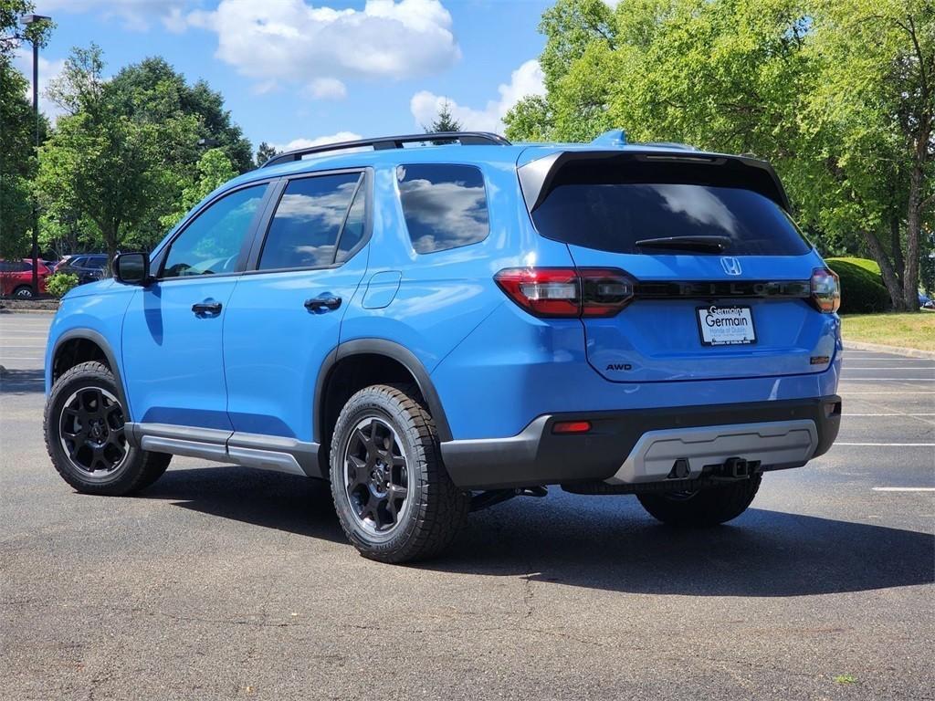 new 2025 Honda Pilot car, priced at $52,755