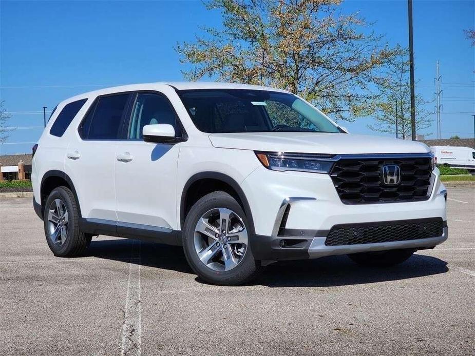 new 2025 Honda Pilot car, priced at $47,380