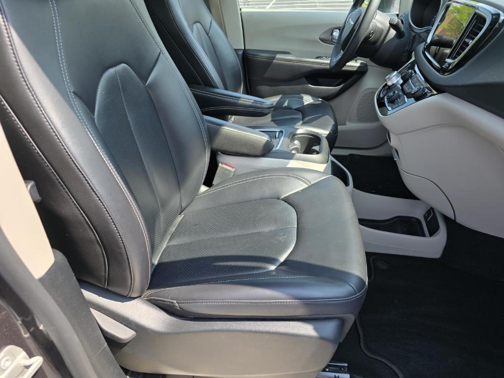 used 2023 Chrysler Pacifica car, priced at $23,557
