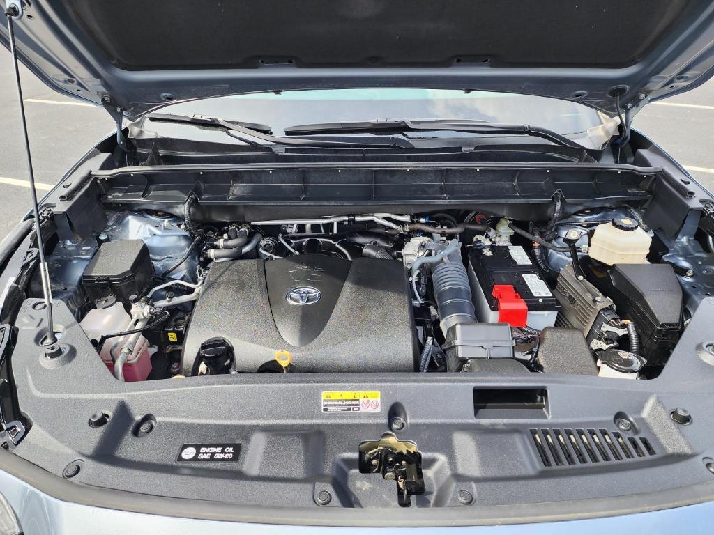 used 2021 Toyota Highlander car, priced at $32,500