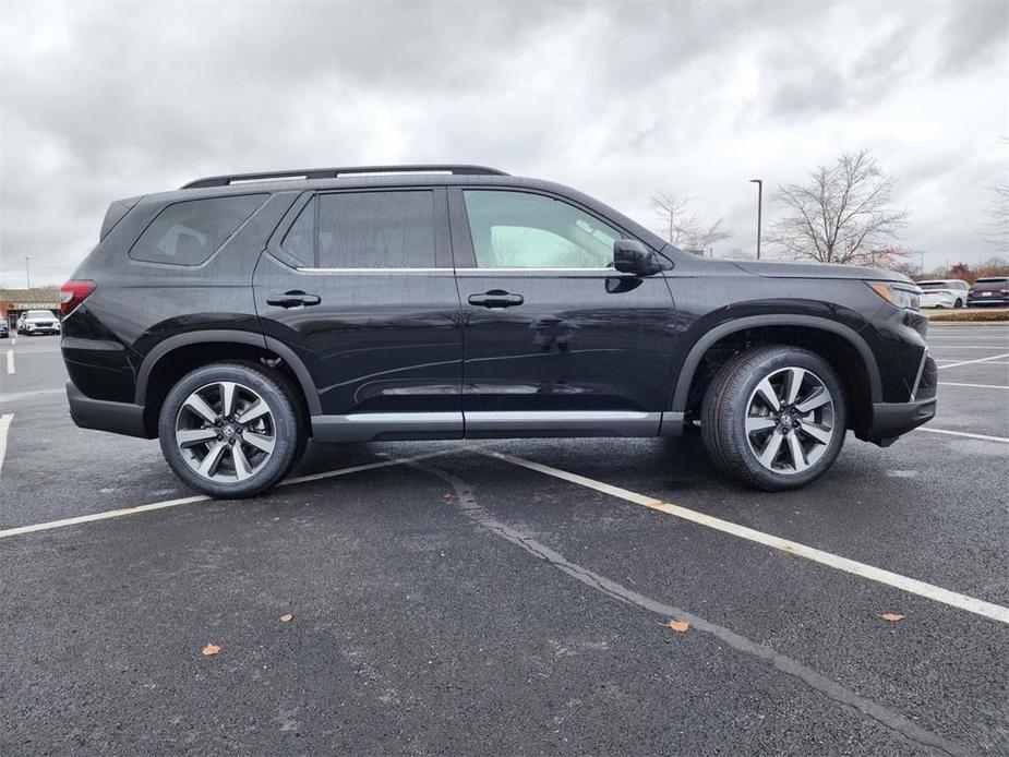 new 2025 Honda Pilot car, priced at $50,995