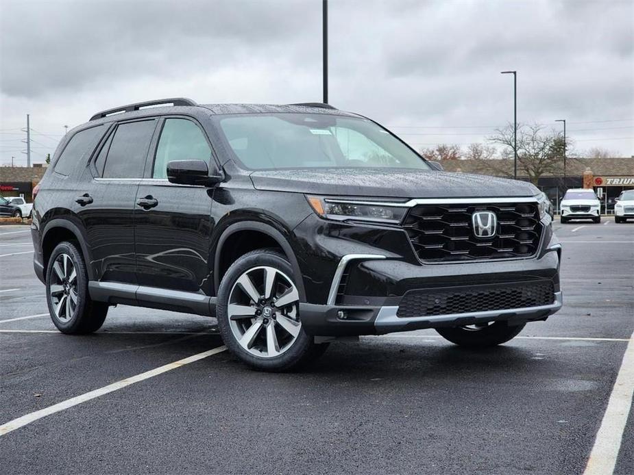 new 2025 Honda Pilot car, priced at $50,995