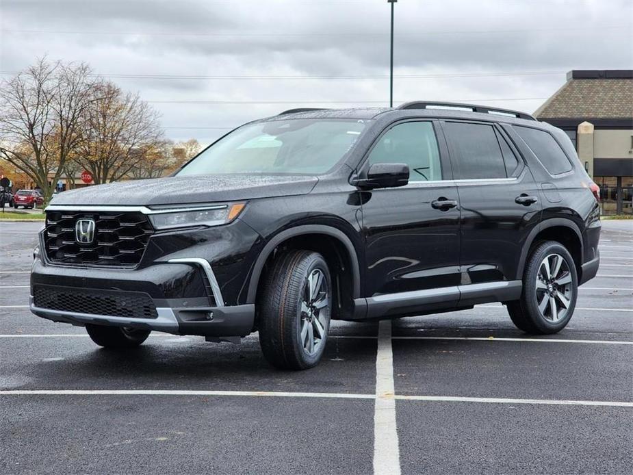 new 2025 Honda Pilot car, priced at $50,995