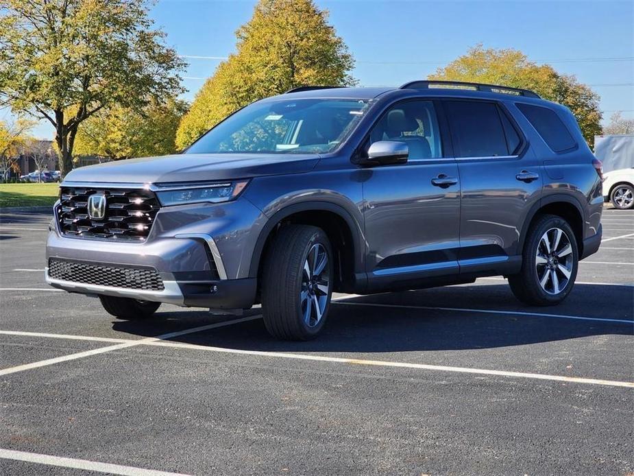 new 2025 Honda Pilot car, priced at $50,995