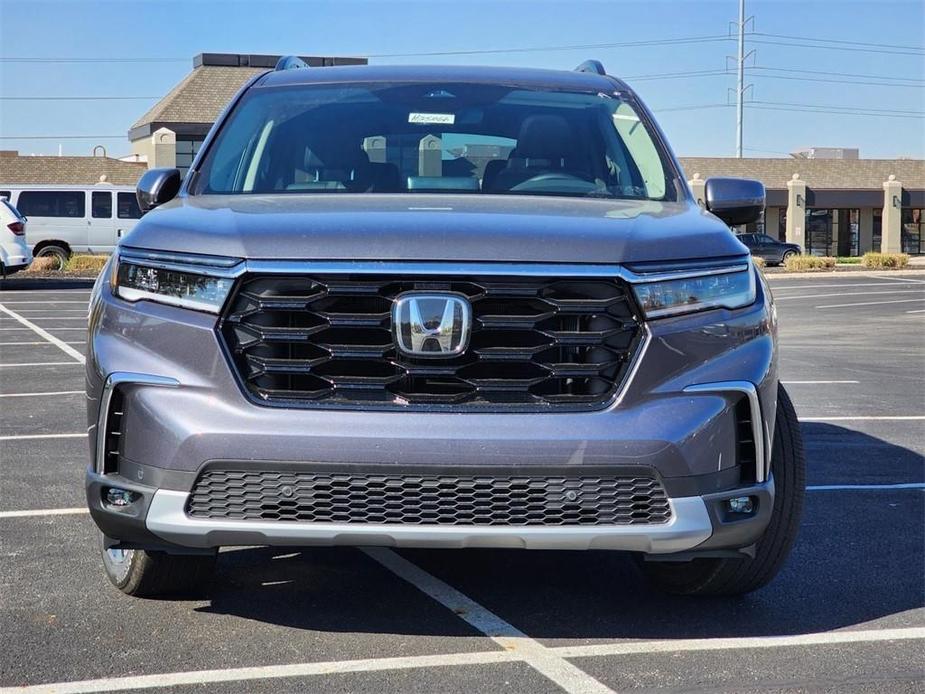 new 2025 Honda Pilot car, priced at $50,995