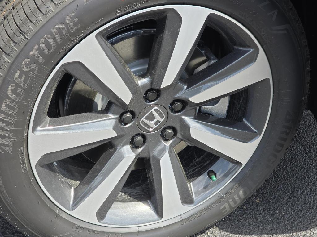 new 2025 Honda Pilot car, priced at $54,985