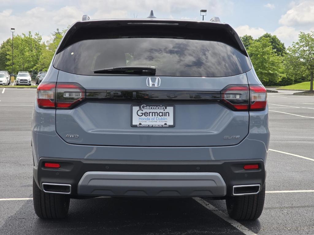 new 2025 Honda Pilot car, priced at $54,985