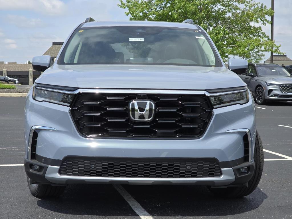new 2025 Honda Pilot car, priced at $54,985