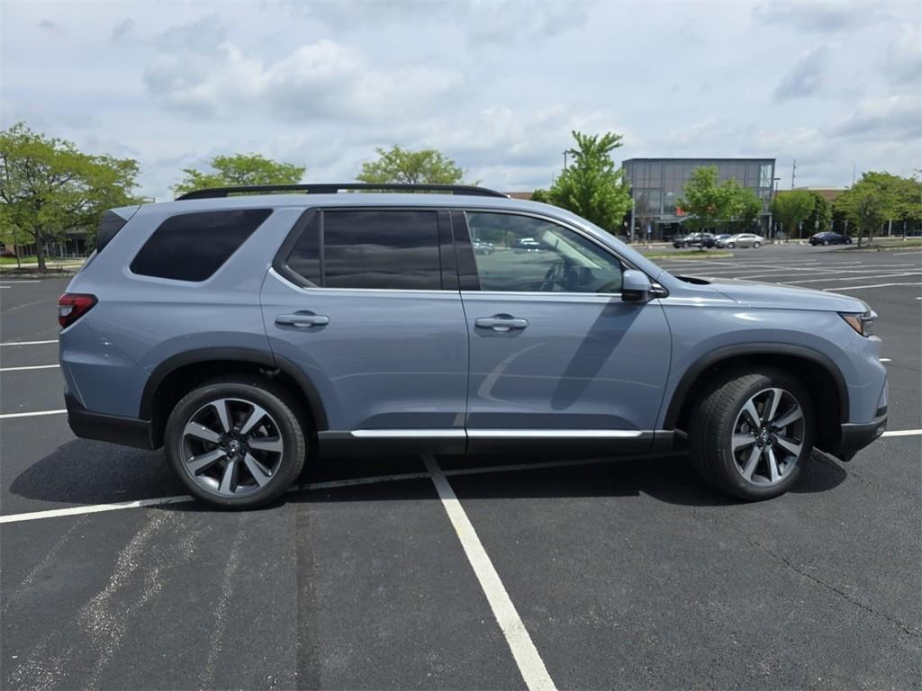 new 2025 Honda Pilot car, priced at $54,985