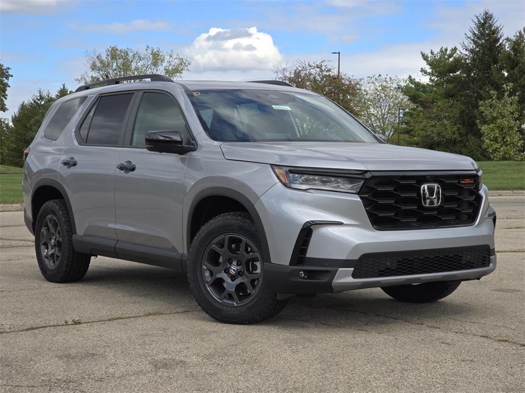 new 2025 Honda Pilot car, priced at $50,395