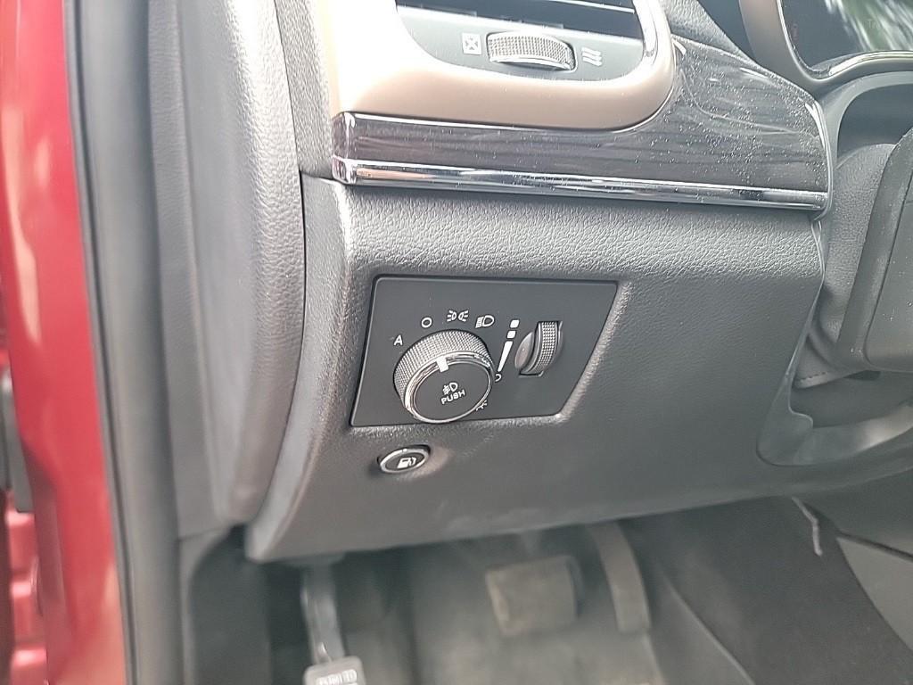 used 2015 Jeep Grand Cherokee car, priced at $17,997