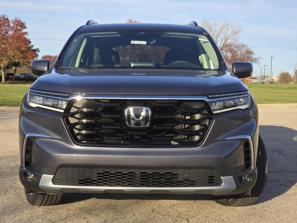 new 2025 Honda Pilot car, priced at $51,825