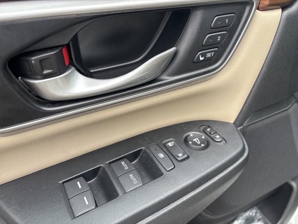 used 2022 Honda CR-V Hybrid car, priced at $33,000