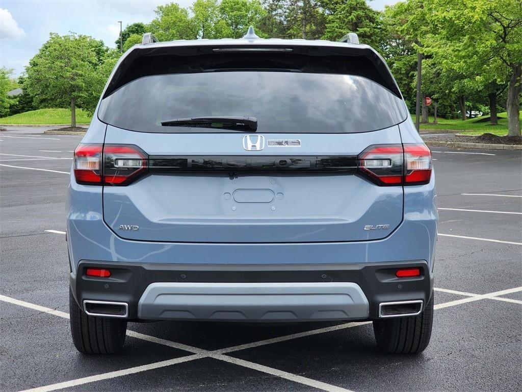 new 2025 Honda Pilot car, priced at $54,985