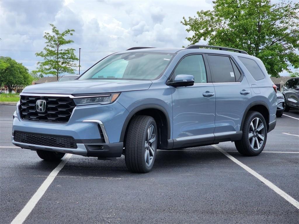 new 2025 Honda Pilot car, priced at $54,985