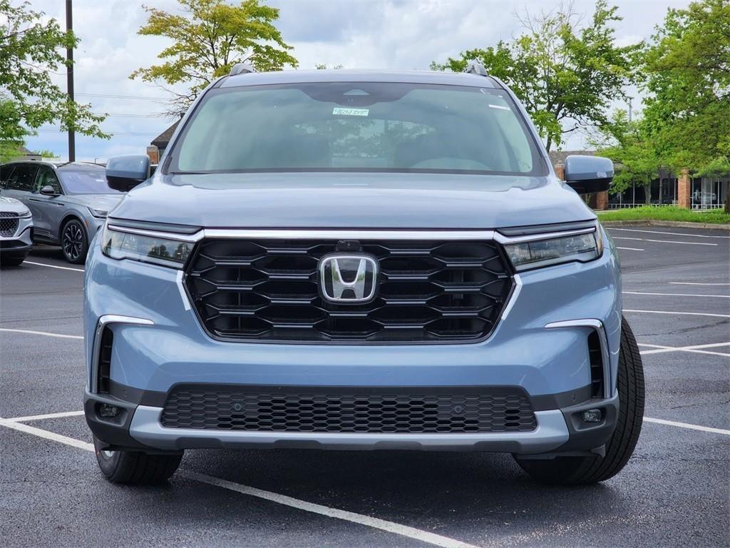 new 2025 Honda Pilot car, priced at $54,985
