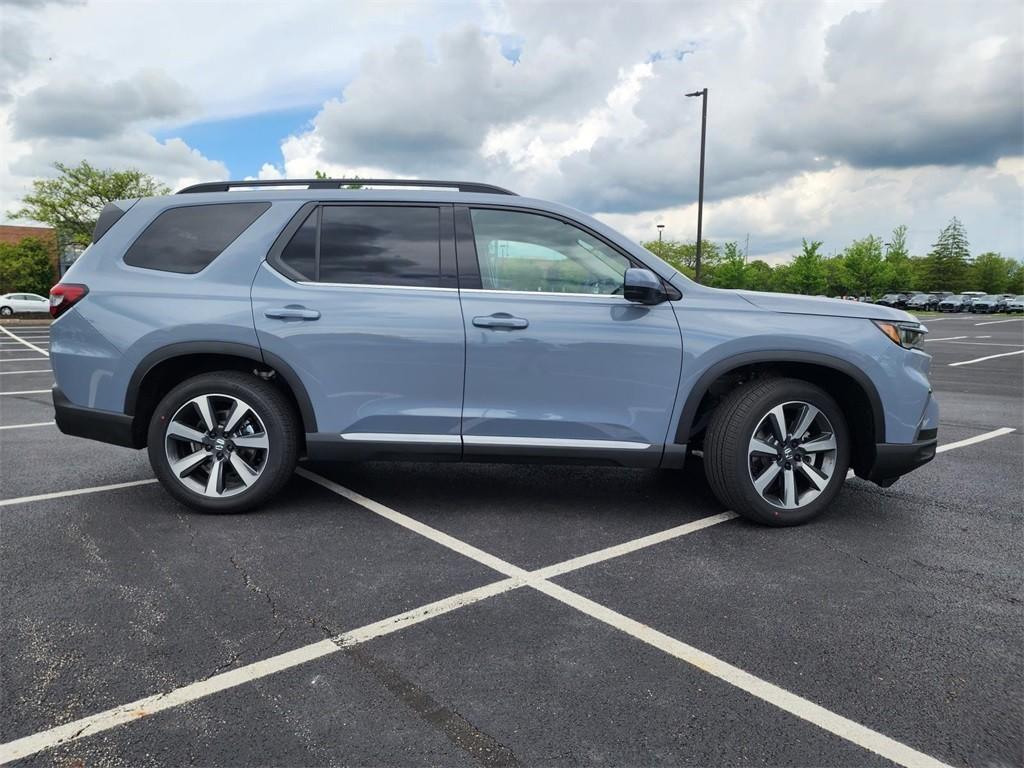 new 2025 Honda Pilot car, priced at $54,985