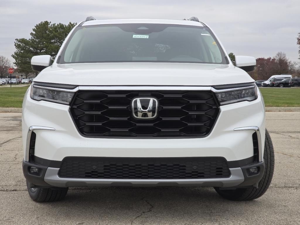 new 2025 Honda Pilot car, priced at $51,550