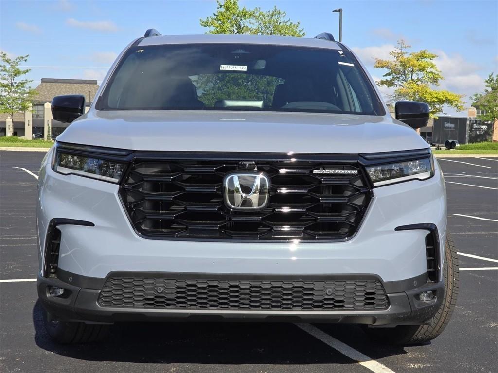 new 2025 Honda Pilot car, priced at $57,215