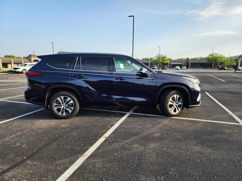 used 2021 Toyota Highlander car, priced at $27,737