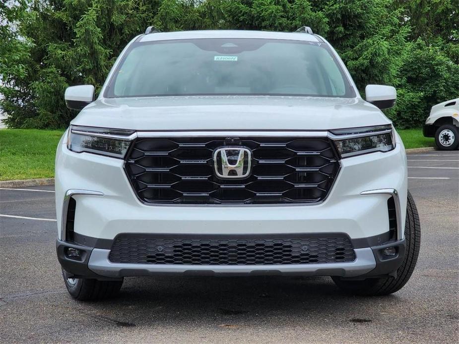 new 2025 Honda Pilot car, priced at $54,630