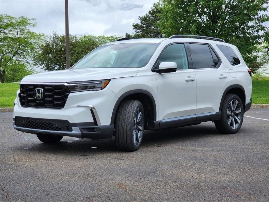 new 2025 Honda Pilot car, priced at $54,630