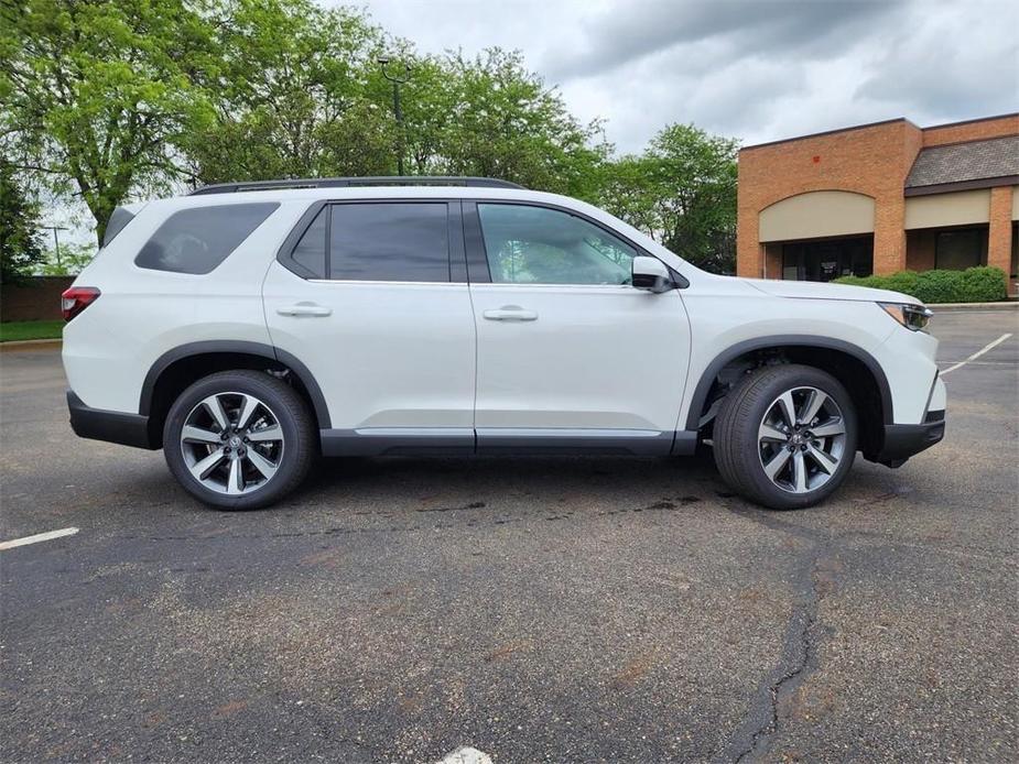 new 2025 Honda Pilot car, priced at $54,630