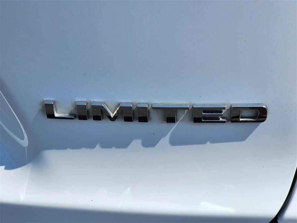 used 2020 Jeep Cherokee car, priced at $14,557
