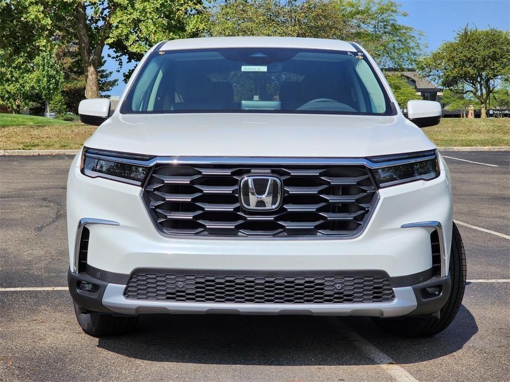 new 2025 Honda Pilot car, priced at $46,650