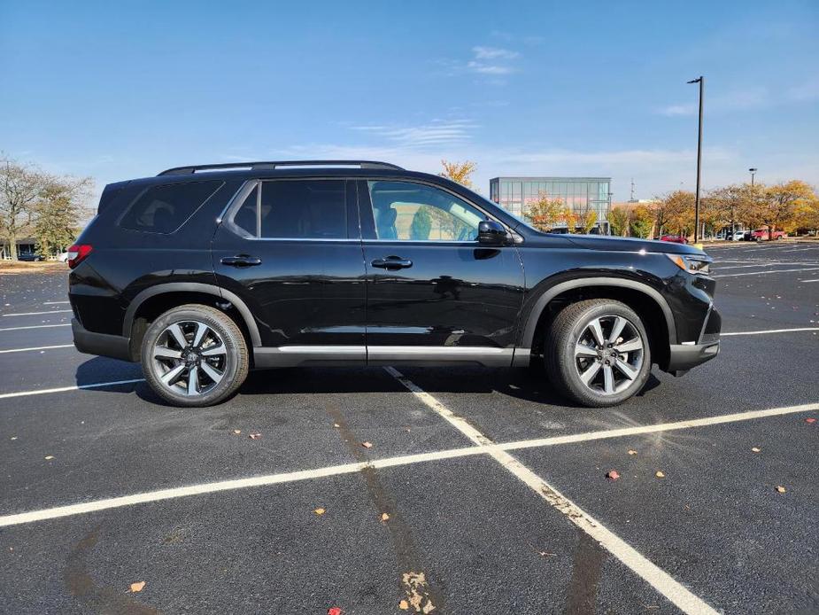 new 2025 Honda Pilot car, priced at $50,995