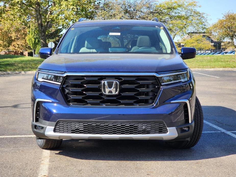 new 2025 Honda Pilot car, priced at $50,495