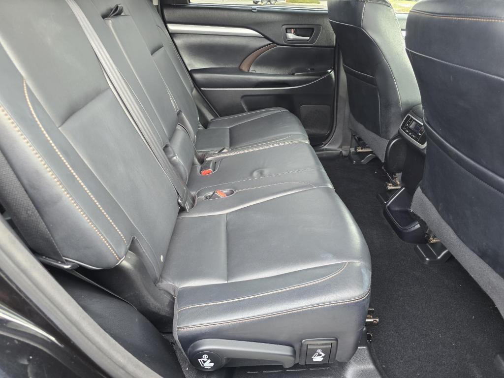 used 2015 Toyota Highlander car, priced at $18,297