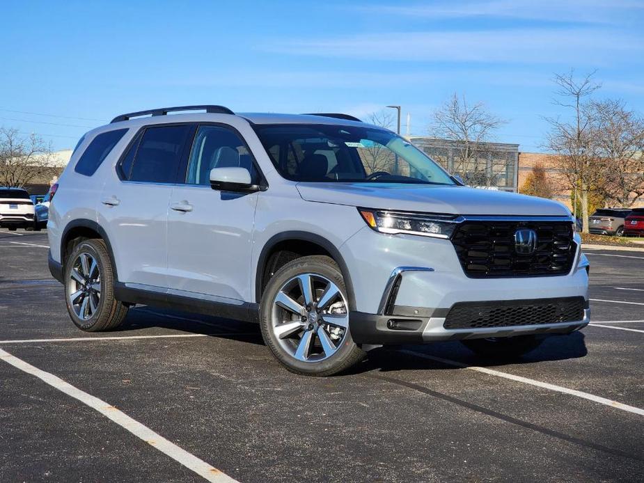 new 2025 Honda Pilot car, priced at $54,930