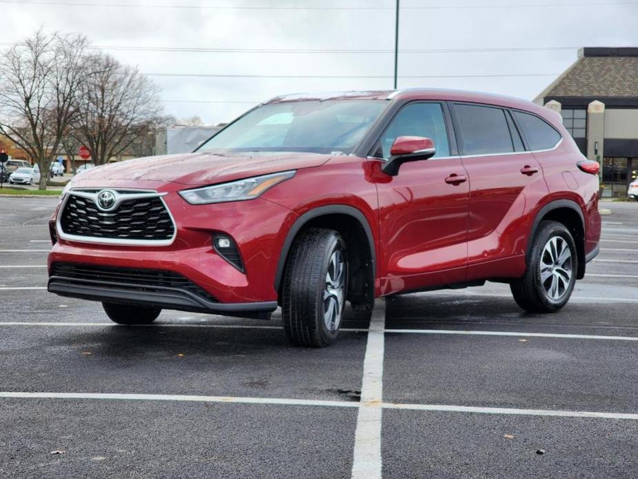 used 2020 Toyota Highlander car, priced at $30,667