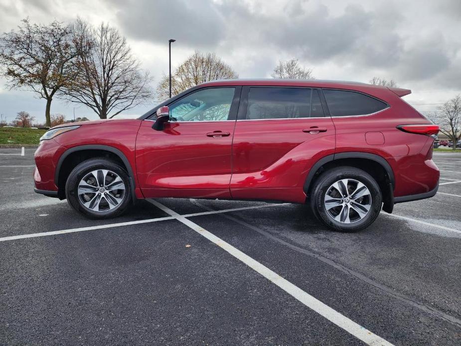 used 2020 Toyota Highlander car, priced at $30,667