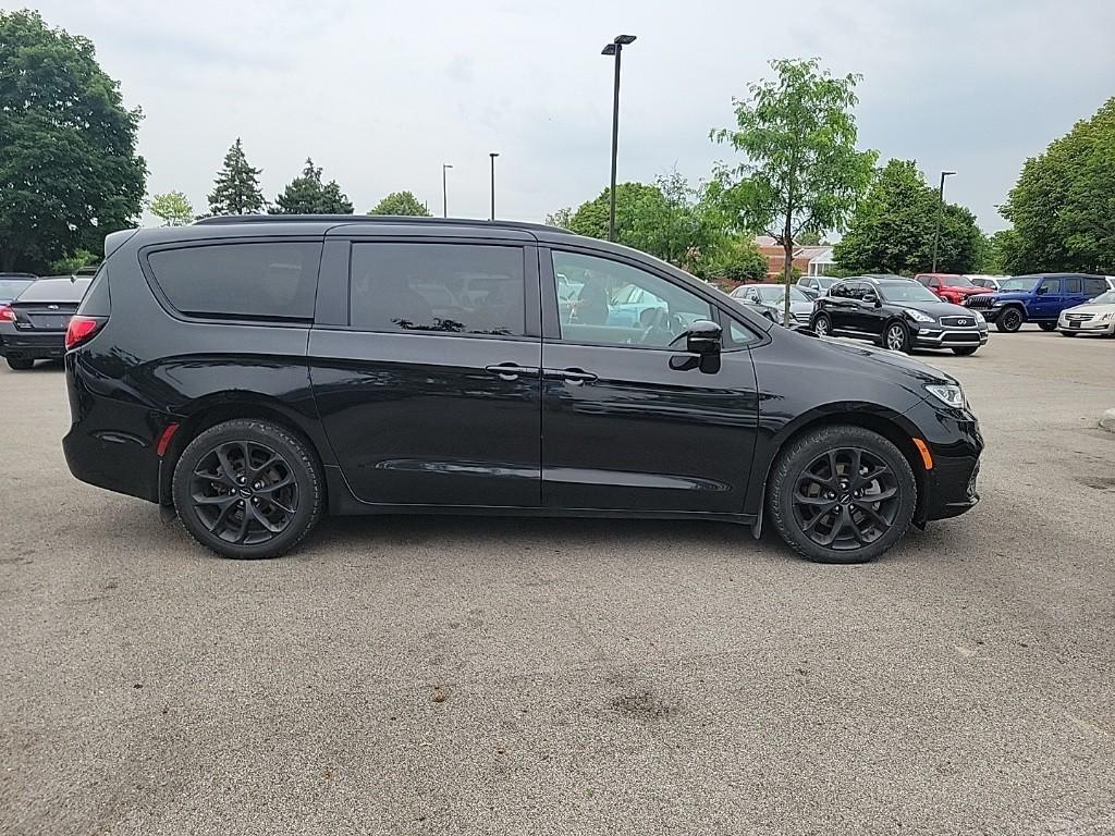 used 2022 Chrysler Pacifica car, priced at $33,557