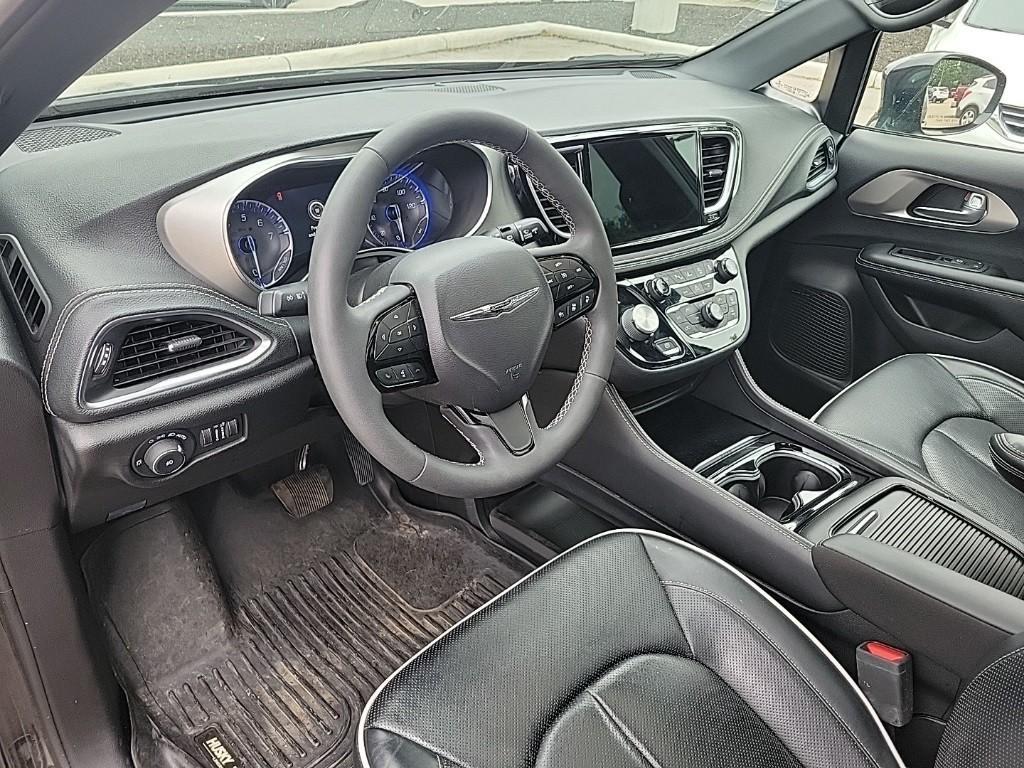 used 2022 Chrysler Pacifica car, priced at $33,557