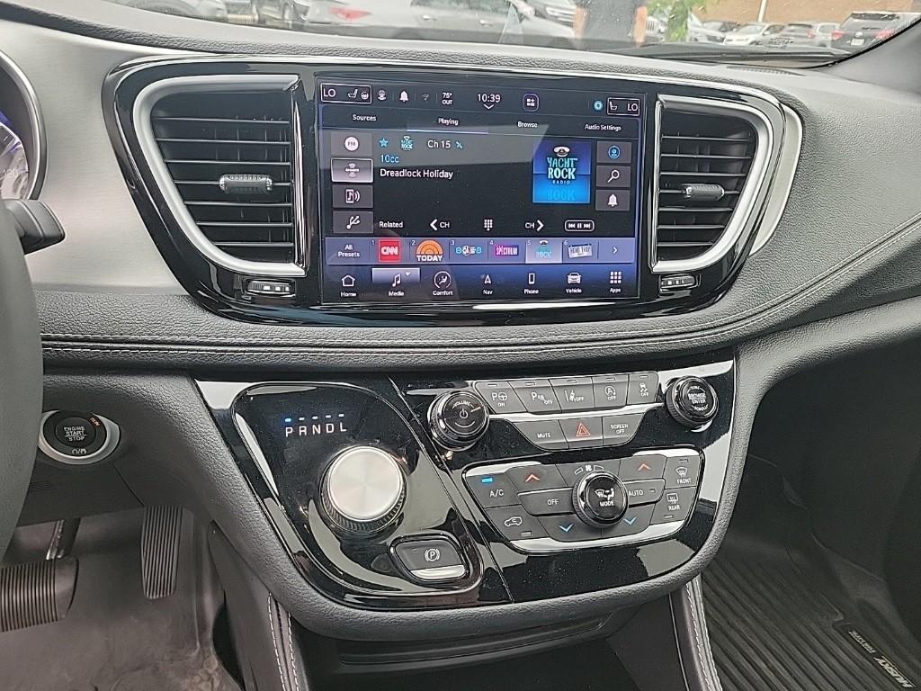 used 2022 Chrysler Pacifica car, priced at $33,557
