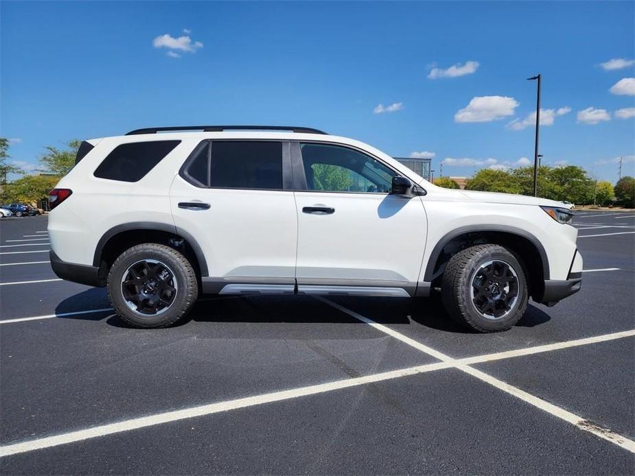 new 2025 Honda Pilot car, priced at $52,755