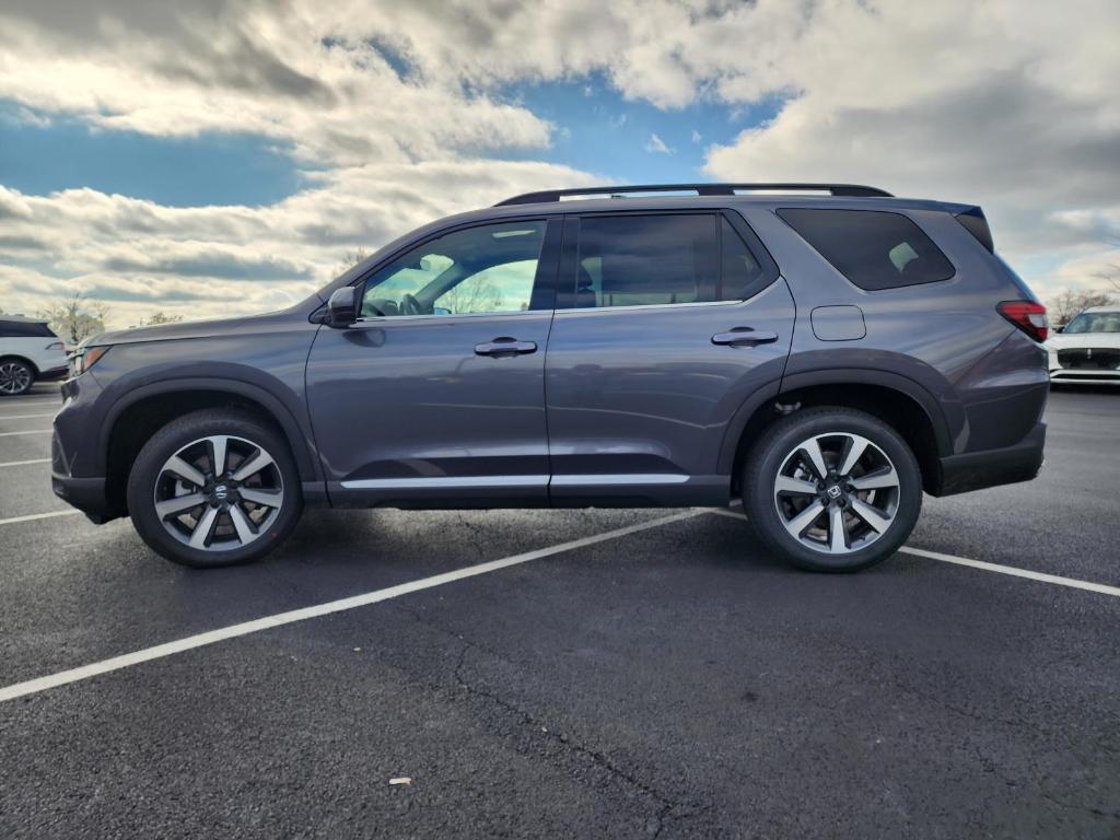 new 2025 Honda Pilot car, priced at $50,995