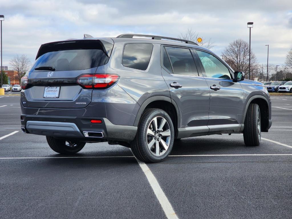 new 2025 Honda Pilot car, priced at $50,995