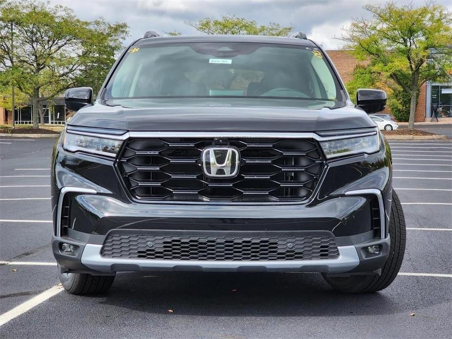 new 2025 Honda Pilot car, priced at $54,665