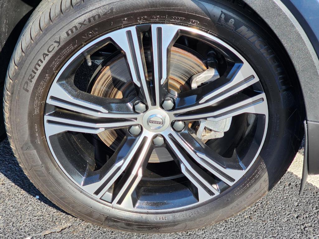 used 2022 Volvo XC40 car, priced at $27,887