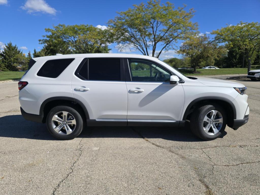 new 2025 Honda Pilot car, priced at $48,180