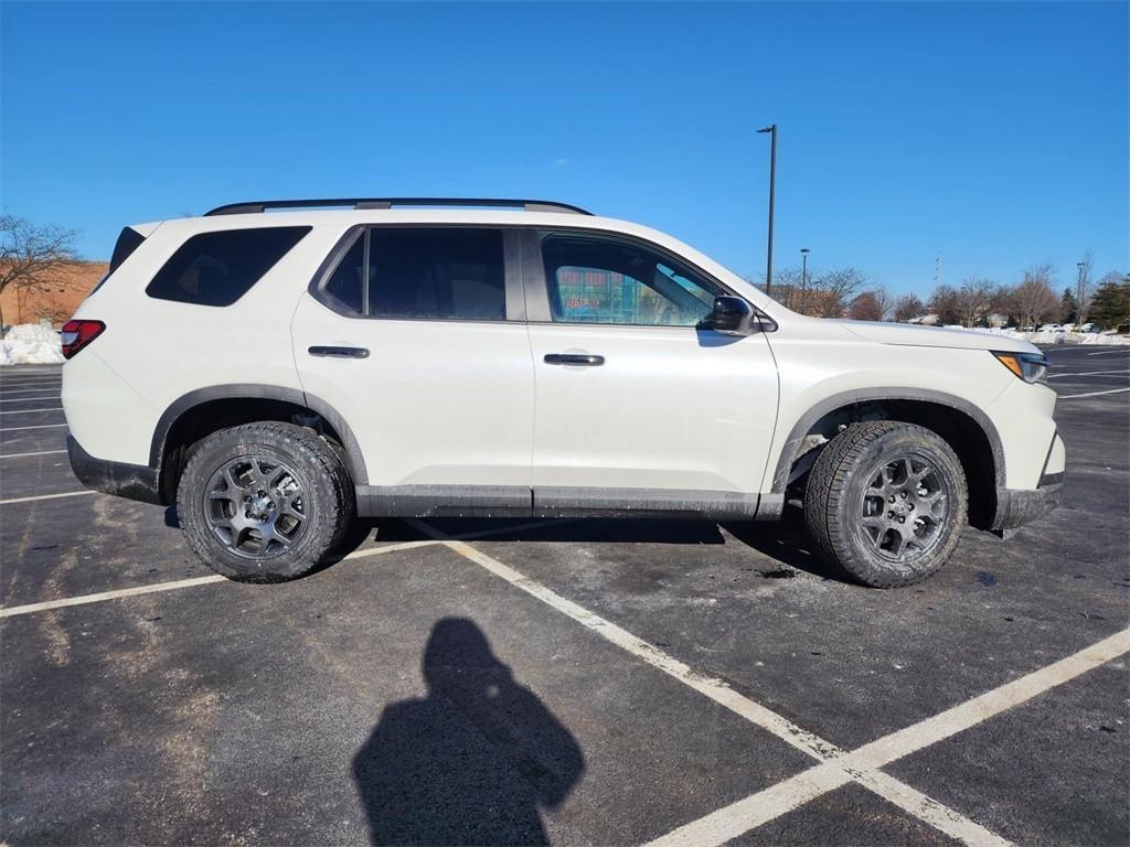 new 2025 Honda Pilot car, priced at $51,250