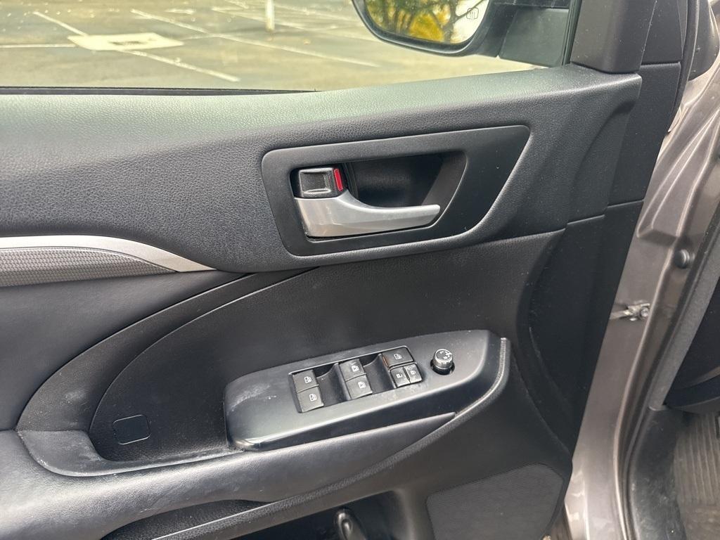 used 2018 Toyota Highlander car, priced at $23,225