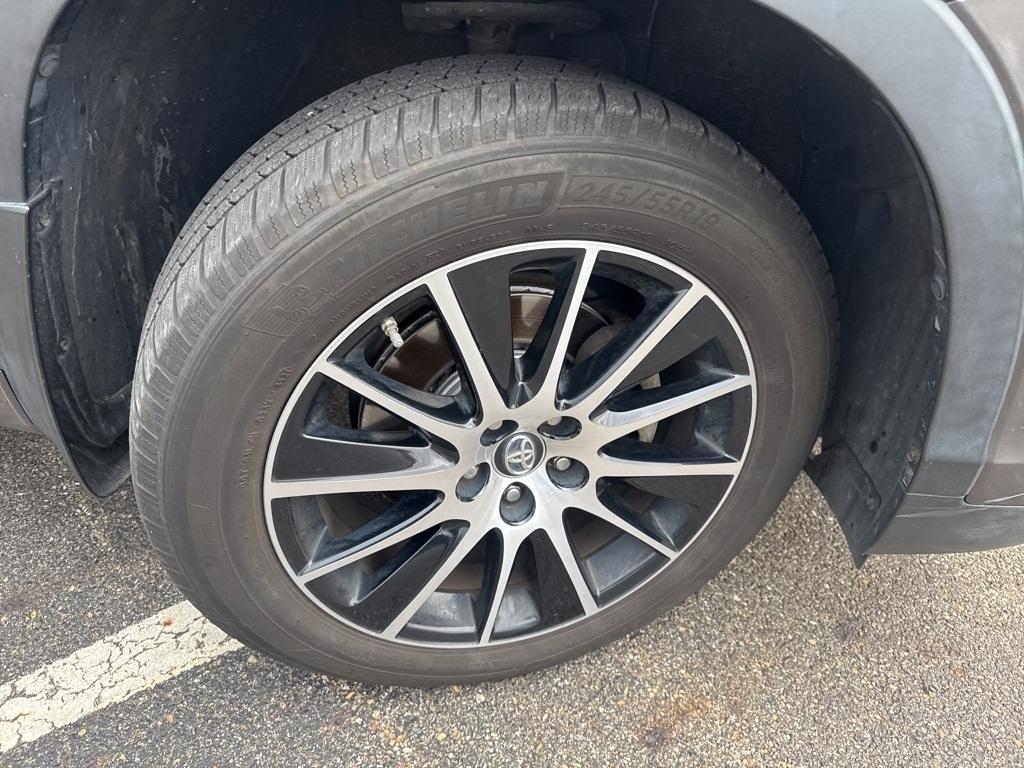used 2018 Toyota Highlander car, priced at $23,225