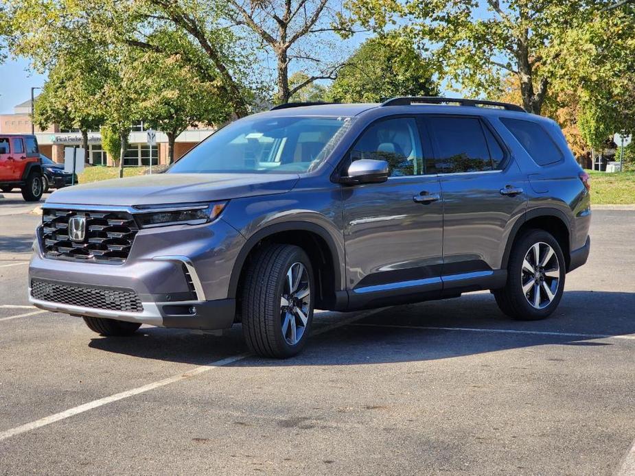 new 2025 Honda Pilot car, priced at $50,995