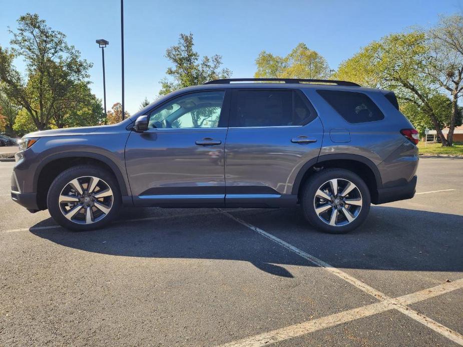 new 2025 Honda Pilot car, priced at $50,995