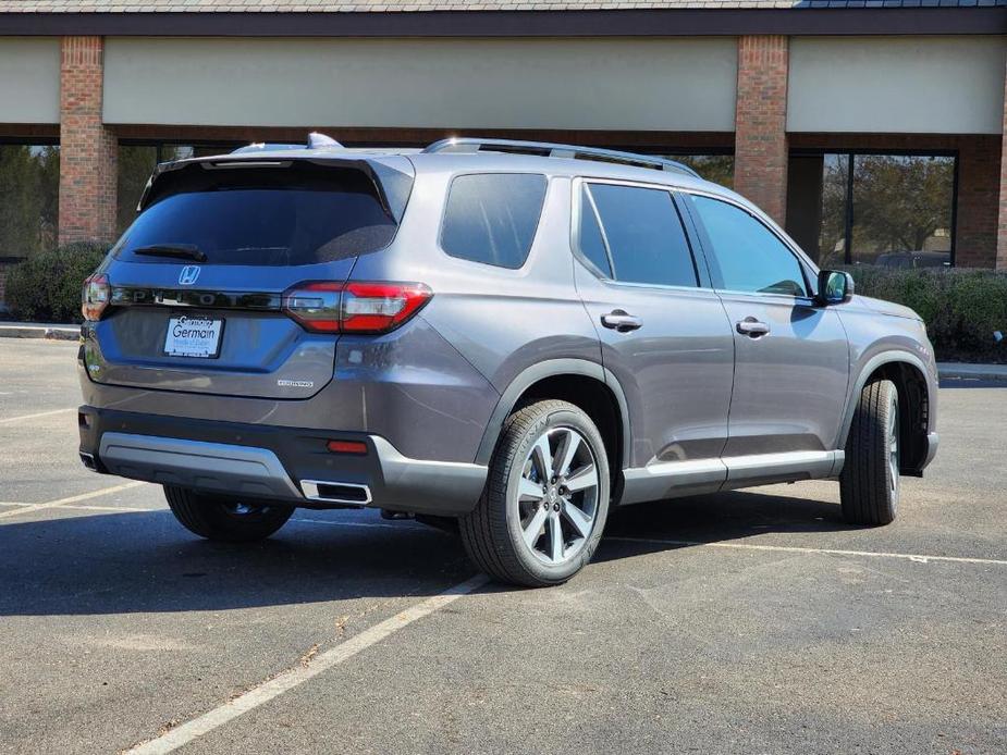 new 2025 Honda Pilot car, priced at $50,995